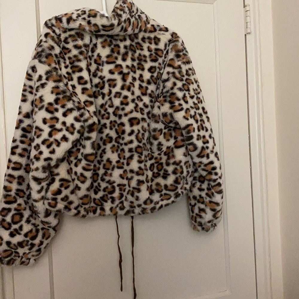 NWT Pink VS x know one cares leopard coat
sz: M - Picture 6 of 9